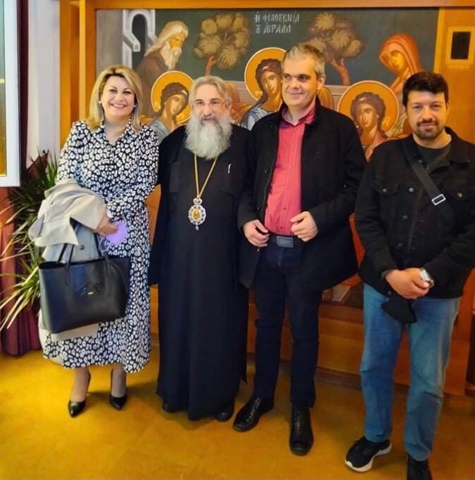 Αναμνηστική φωτογραφία μετά την επίσκεψη στην Αρχιεπισκοπή Κρήτης. Στην φωτογραφία (από αριστερά): η Διοικήτρια και Πρόεδρος του ΔΣ του ΚΕΑΤ, κ. Χαμονικολάου, ο Μακαριώτατος Αρχιεπίσκοπος Κρήτης, κ.κ. Ευγένιος Β', ο Αντιπρόεδρος της Εθνικής Ομοσπονδίας Τυφλών, κ. Παναγιώτης Μαρκοστάμος και ο Αντιπρόεδρος της Περιφερειακής Ένωσης Τυφλών Κρήτης του Πανελληνίου Συνδέσμου Τυφλών, κ. Μενέλαος Μαρκοδημητράκης.