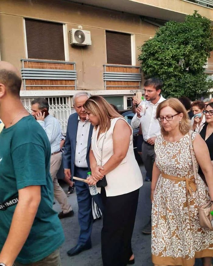 Η περιφορά της Ιεράς Εικόνας παρουσία της Διοικήτριας κ.Σοφία Λευκή Χαμονικολάου, μελών του Διοικητικού Συμβουλίου του ΚΕΑΤ, του Δημάρχου Καλλιθέας κ. Ασκούνη, του Γενικού Γραμματέα του Υπουργείου Εσωτερικών κ. Κάρναβου και μελών του Δημοτικού Συμβουλίου Καλλιθέας.