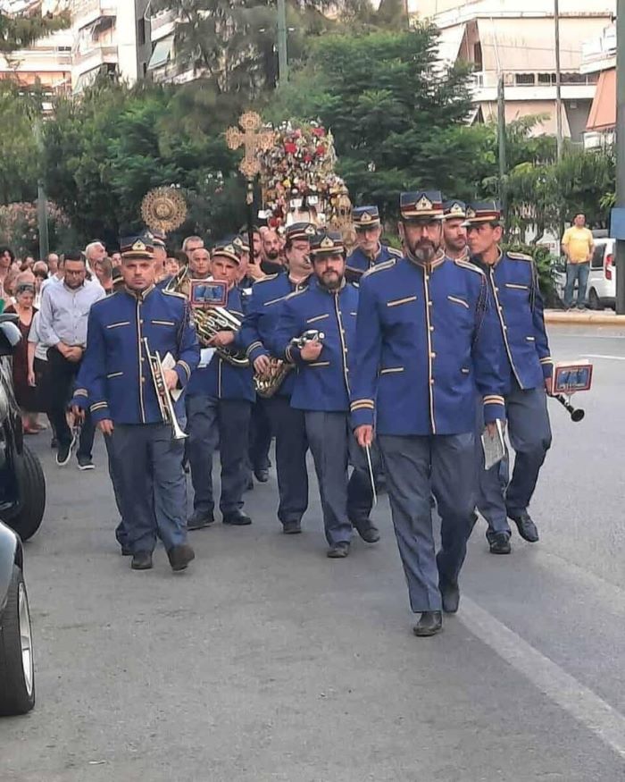 Η περιφορά της Ιεράς Εικόνας πραγματοποιήθηκε ανήμερα της εορτής συνοδευόμενη από τη Φιλαρμονική Ορχήστρα του Δήμου Καλλιθέας.