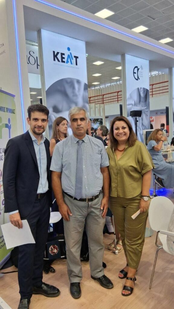 Ο Γενικός Γραμματέας Κοινωνικής Αλληλεγγύης και Καταπολέμησης της Φτώχειας, κος Πρόδρομος Πύρρος μαζί με τον Πρόεδρο της ΕΟΤ, κο Νίκο Γιαλούρη και τη Διοικήτρια του ΚΕΑΤ, κα Σοφία Λευκή Χαμονικολάου στο χώρο της ΔΕΘ.