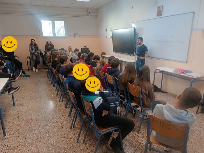 Οι μαθητές ενημερώνονται για την χρησιμότητα του σκύλου οδηγού