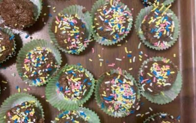 Οι μαθητές μας αποχαιρετούν το 2025 παρασκευάζοντας σοκολατένια γλυκά και εύχονται σε όλους ΕΥΤΥΧΙΣΜΕΝΟ το ΝΕΟ ΕΤΟΣ 2026!