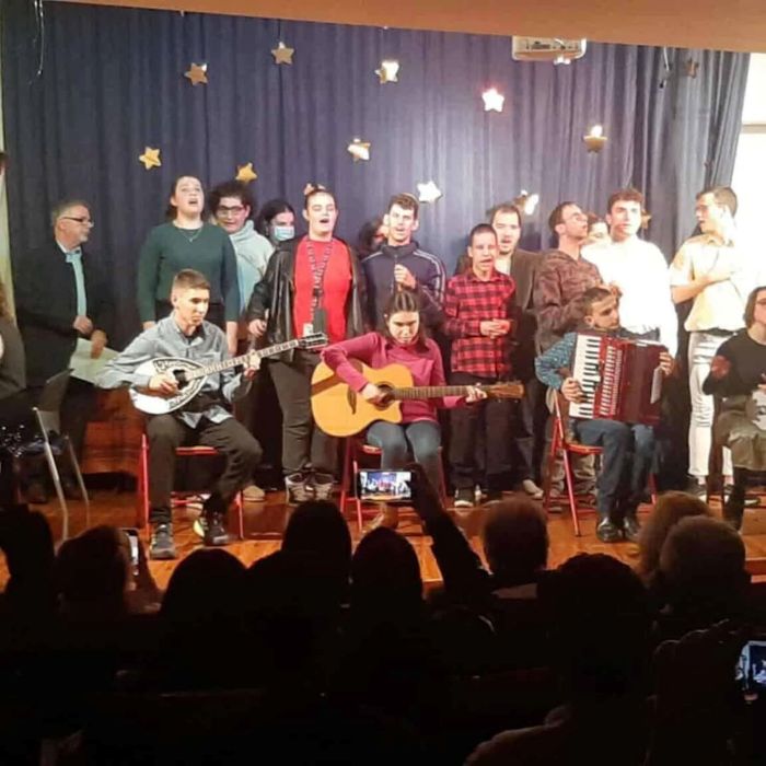 Θερμά συγχαρητήρια αξίζουν στα παιδιά της γιορτής, που με την προσπάθεια, το ταλέντο και την ψυχή τους μας χάρισαν μοναδικές στιγμές και απέδειξαν ότι η θέληση και η συνεργασία μπορούν να δημιουργήσουν αληθινά θαύματα.