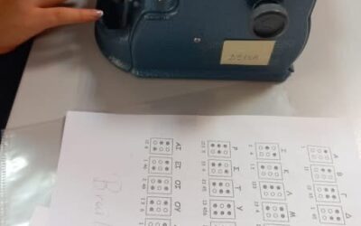οι μαθητές ενημερώνονται για τη γραφή Braille