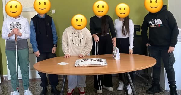 Η πρόεδρος της Μαθητικής Κοινότητας με τους συμμαθητές της