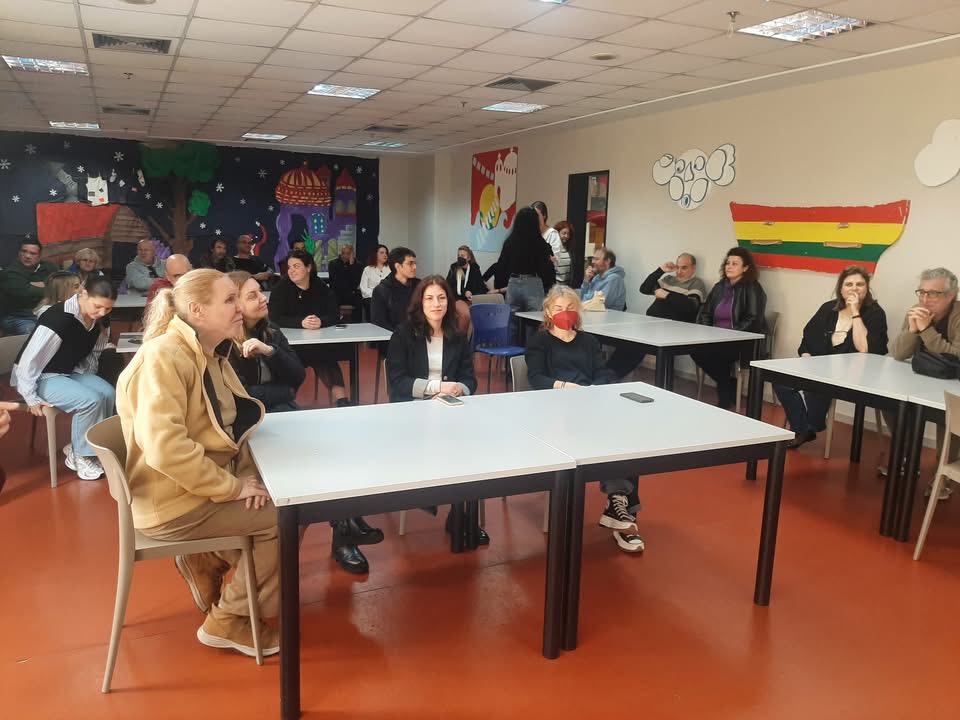 Οι εργαζόμενοι του ΚΕΑΤ στην κοπή της πίτας.