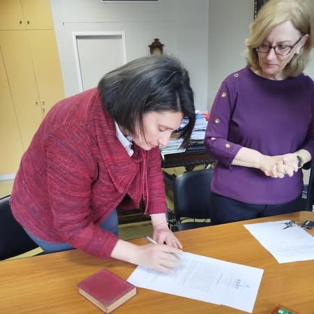 Ορκωμοσία μιας μόνιμης υπαλλήλου στην Κεντρική Υπηρεσία του Κέντρου Εκπαίδευσης και αποκατάστασης Τυφλών (ΚΕΑΤ)