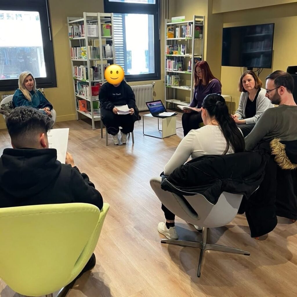 Κατά τη διάρκεια της δράσης οι μαθητές μας, στο φιλικό περιβάλλον της Βιβλιοθήκης, διάβασαν αποσπάσματα από το λογοτεχνικό βιβλίο “Freibad”, του Will Gmehling (''Καλοκαίρι στην πισίνα'') στην ελληνική και γερμανική γλώσσα