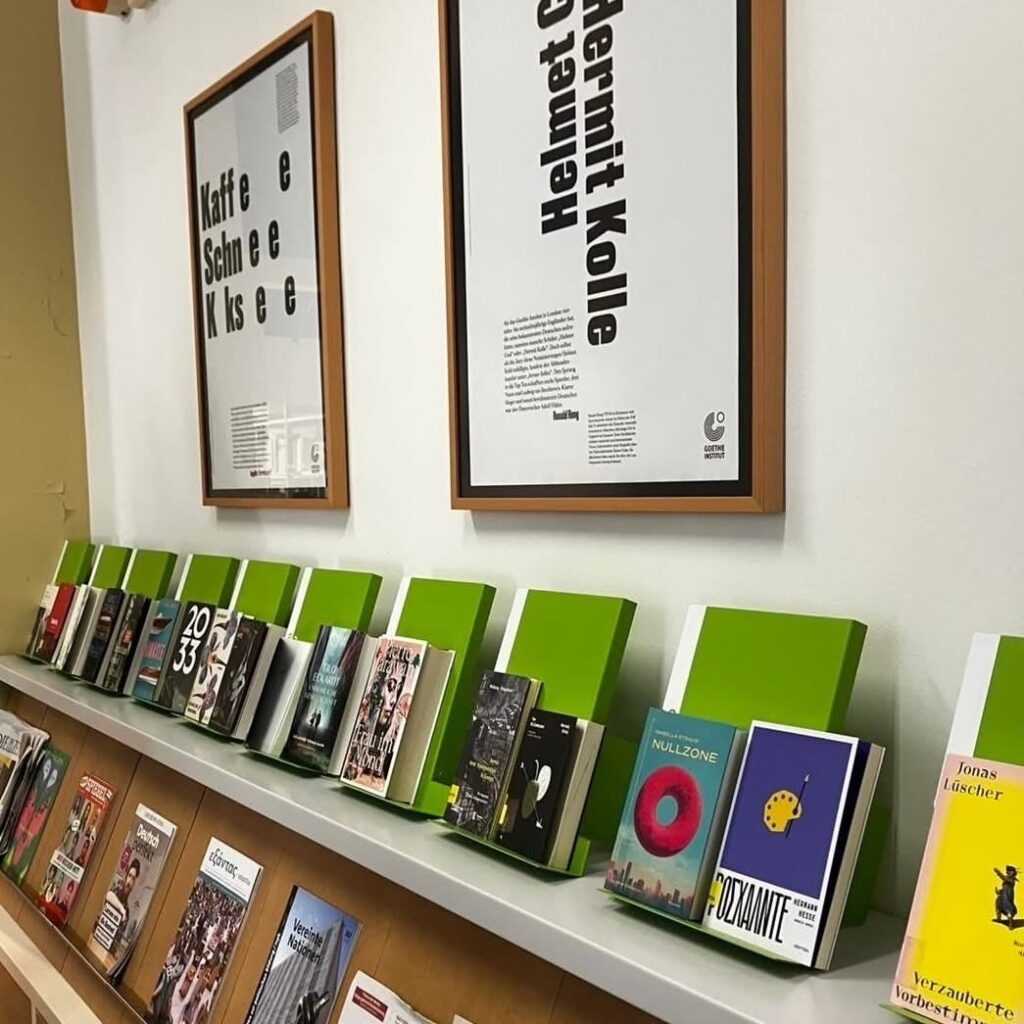 ι ωφελούμενοι είχαν την ευκαιρία να ενημερωθούν για την ιστορική διαδρομή του Ινστιτούτου στη Θεσσαλονίκη καθώς και για τη Γερμανική Λογοτεχνία και να ξεναγηθούν στους χώρους της βιβλιοθήκης