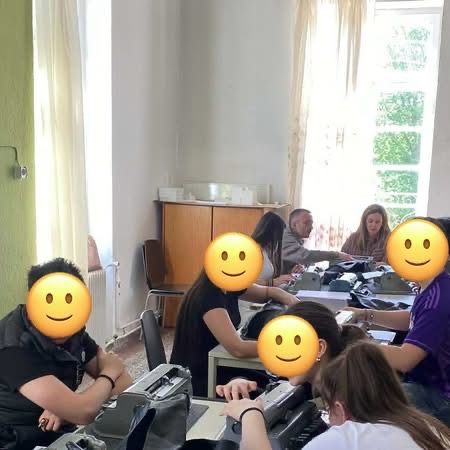 Την Τρίτη, 28 Απριλίου, επισκέφθηκαν το Τμήμα Εκπαίδευσης του Παραρτήματος του ΚΕΑΤ στη Θεσσαλονίκη, μέλη της μαθητικής ομάδας Εκφραστικής Ανάγνωσης του Λυκείου του Κολεγίου Ανατόλια, στη Θεσσαλονίκη, συνοδευόμενα από τις φιλολόγους κ.κ. Αθηνά Θύμη και Δανάη Κωνσταντίνου.
