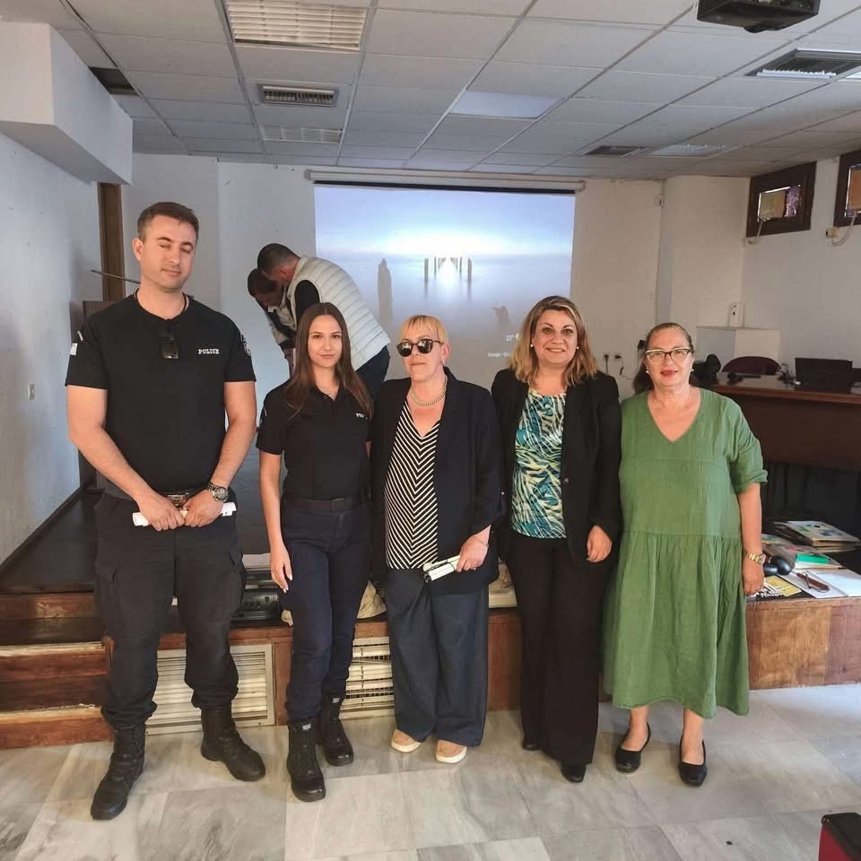ΑΛΟΝΝΗΣΟΣ
Σύμβουλος Παιδείας Δήμου Αλοννήσου κα Χαρίκλεια Θεοδώρου
Η Διοικήτρια και Πρόεδρος του ΚΕΑΤ κα Σοφία – Λευκή Χαμονικολάου
Η Πρόεδρος στου Σωματείου Μάγνητες Τυφλοί κα Βιβή Τεμπέλη
