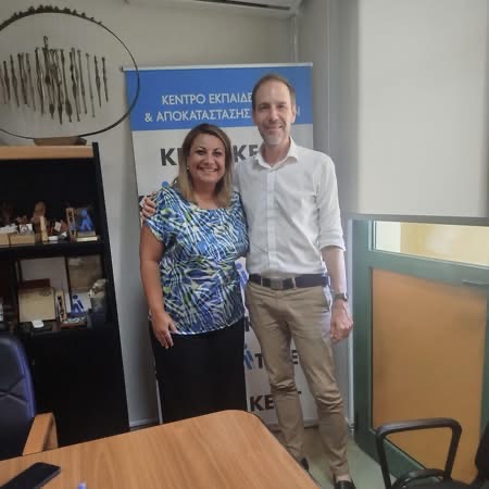 Η Διοικήτρια και Πρόεδρος του Διοικητικού Συμβουλίου του Κ.Ε.Α.Τ., κα Σοφία-Λευκή Χαμονικολάου, και ο Πρόεδρος του Κέντρου Κοινωνικής Πρόνοιας Περιφέρειας Αττικής, κος Γιάννος Λιβανός