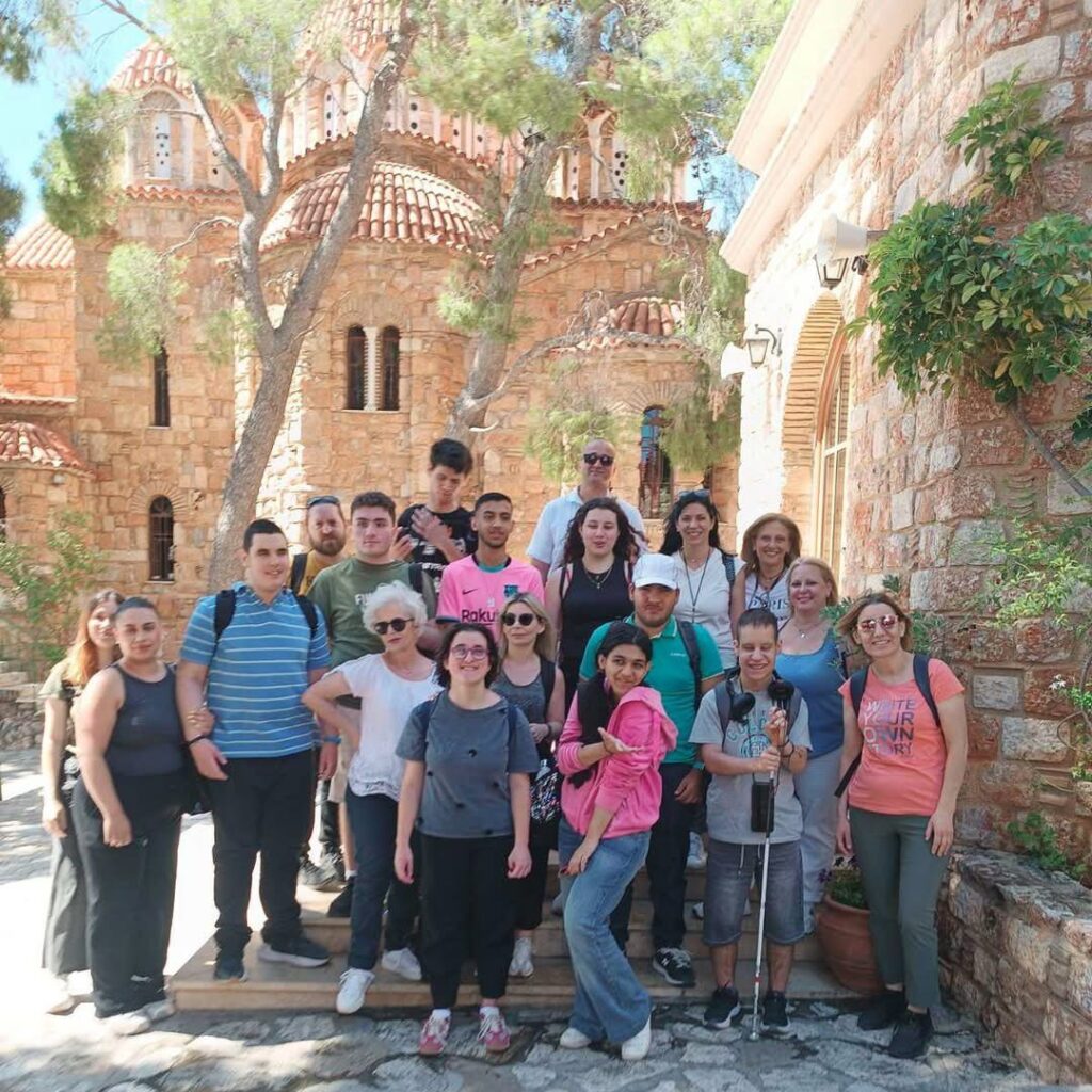 image4 Αναμνηστική φωτογραφία έξω από το Μοναστήρι του Αγ. Εφραίμ