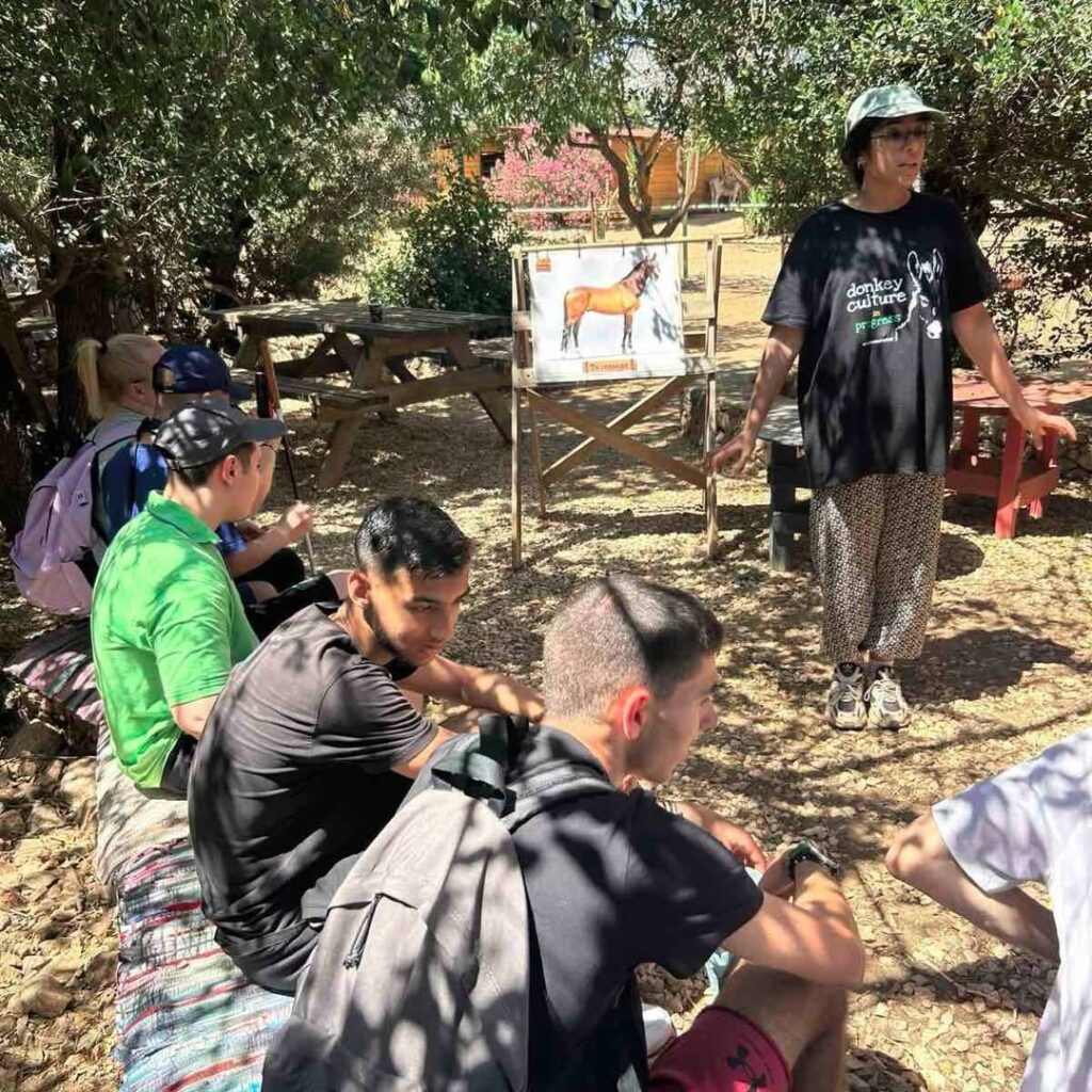 Μία μέρα γεμάτη χαμόγελα, επαφή με τη φύση, γνωριμία με τα γαϊδουράκια και όμορφες στιγμές συνεργασίας και μάθησης